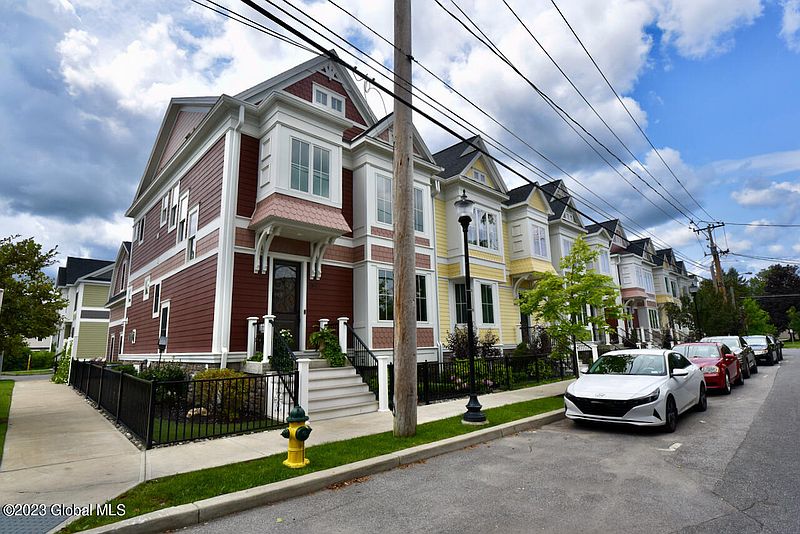 2nd image of 100A Division Street