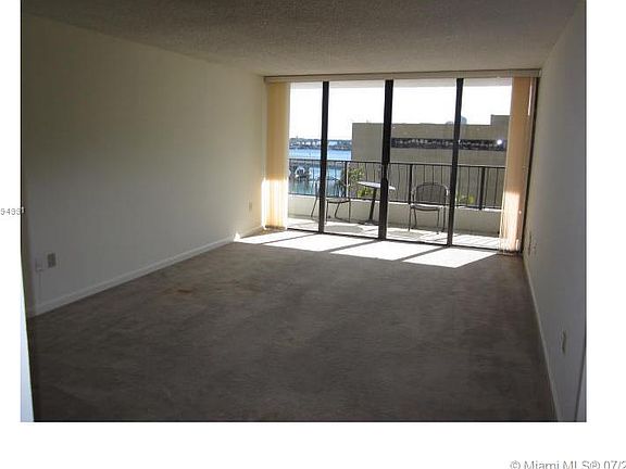 4th image of 555 NE 15th St APT 10H