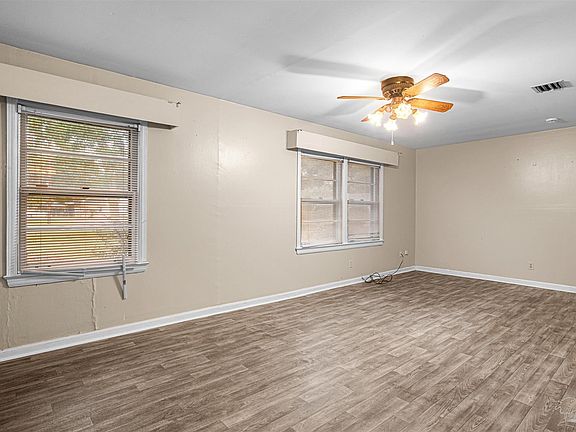 4th image of 32 Bertram St