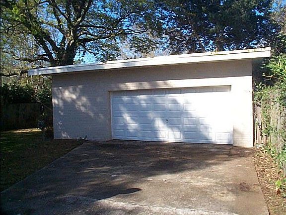 Detached Garage