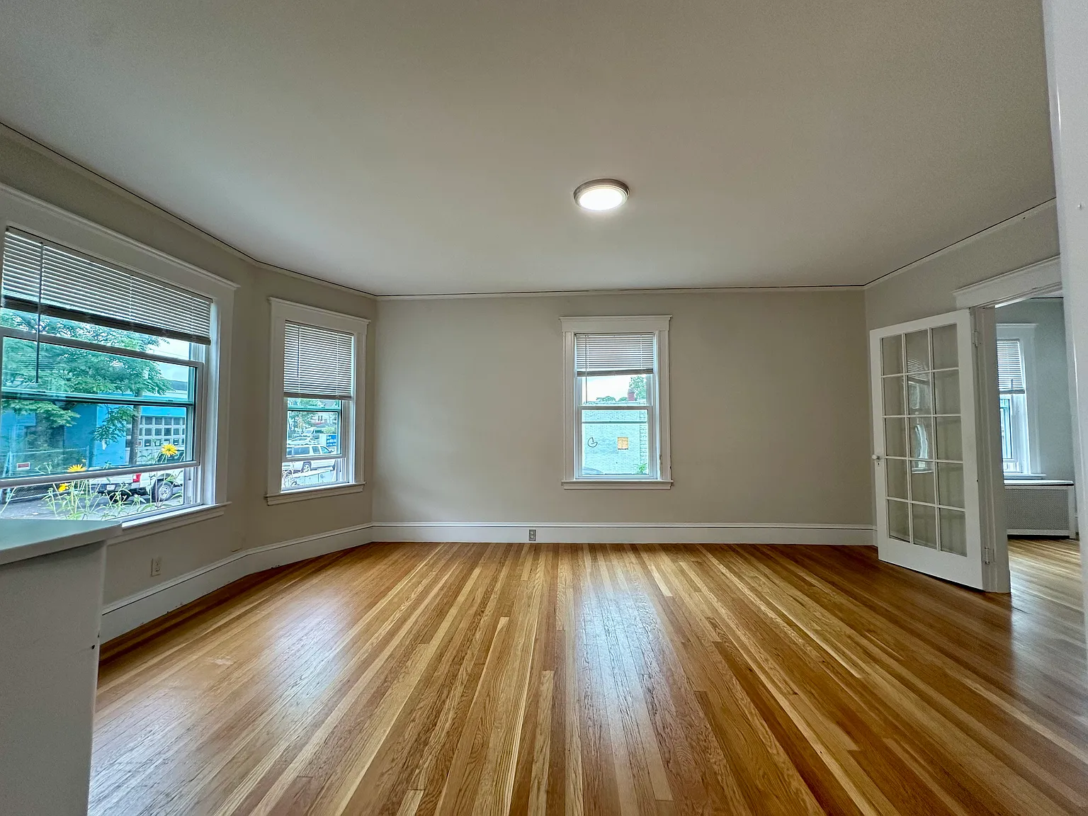 5 bed, 2.5 bath, 3000 sqft, $5,200 — Photo 4