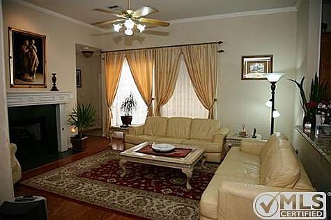 4th image of 3627 Flagstone Dr