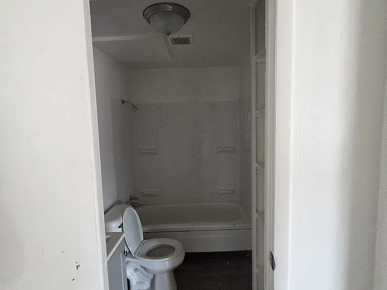 505 E 44th St #22 — Photo 6