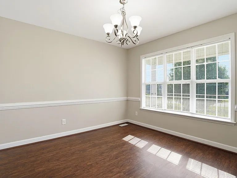 505 Heron Dr — Photo 2