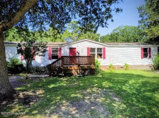 335 Queens Haven Rd, Hubert, NC 28539