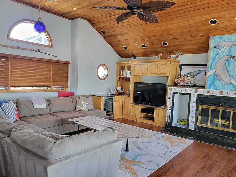 8601 Fulton Ave — Photo 38