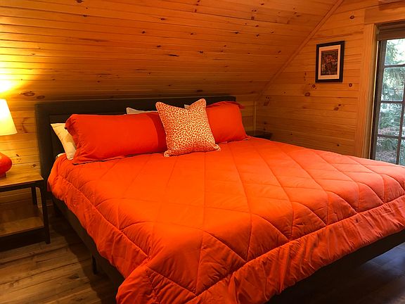 Bedroom with Kingsized bed.