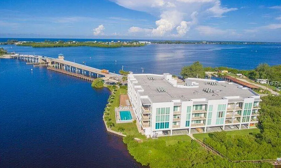 1375 Beach Rd
