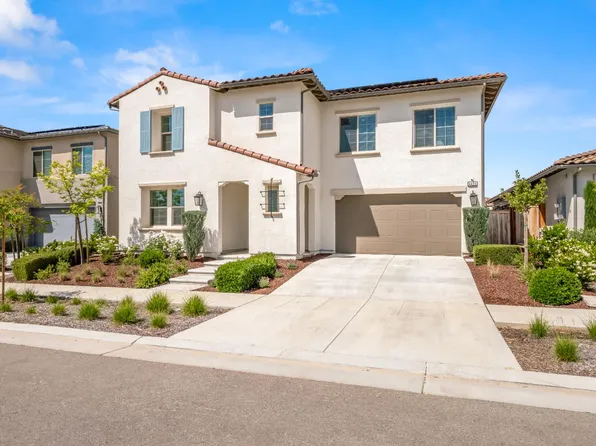 4486 Crown Bluffs Dr, Madera, CA 93636