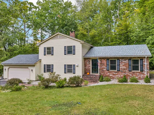 7 Loon Street, Wolfeboro, NH 03894
