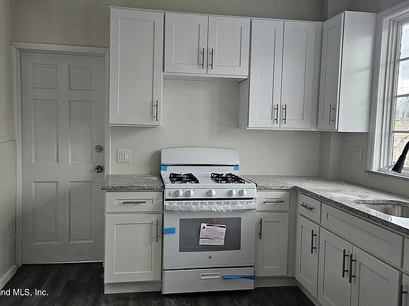 4th image of 206 Willard Ave Floor 2