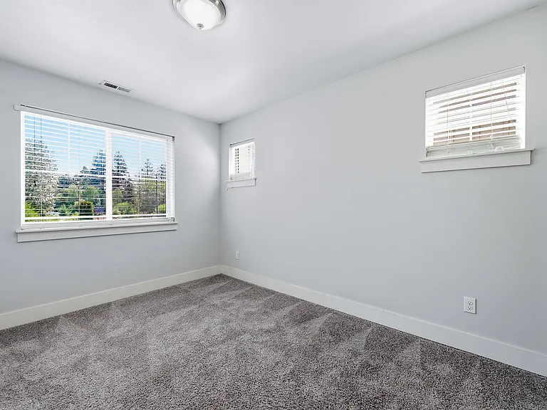 1068 SE Leonel Ln — Photo 24
