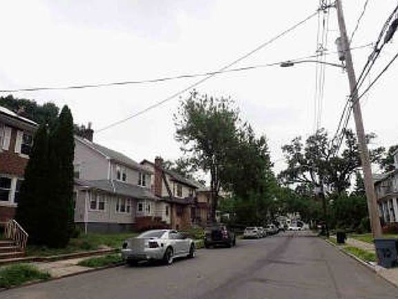 Exterior Neighborhood (street photo)