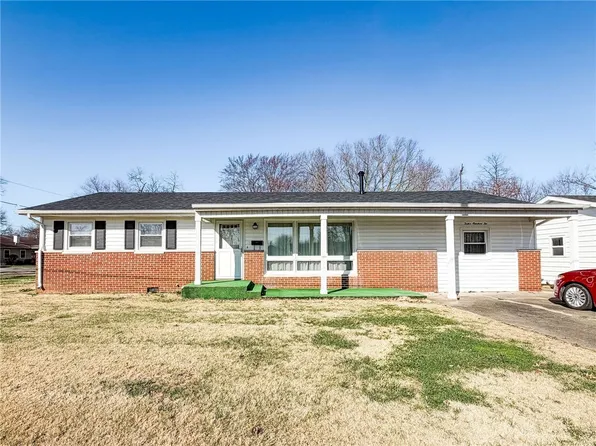 1202 N 10th St, Marshall, IL 62441