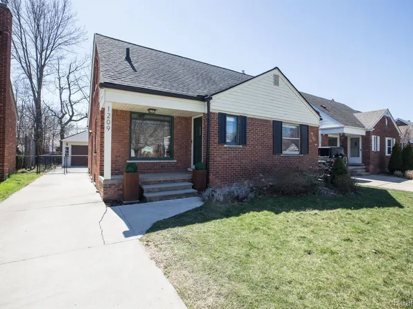 1209 Brys Dr, Grosse Pointe Woods, MI 48236