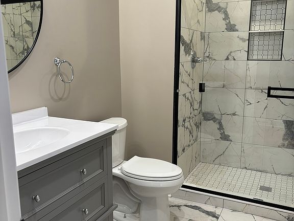 5th image of 313 Hollyhill Dr