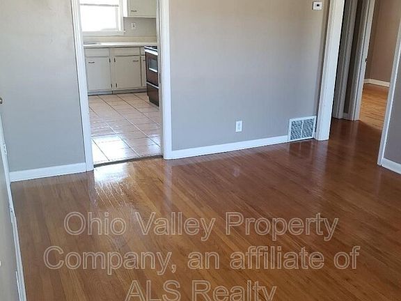3rd image of 3532 Brockton Ln APT 4