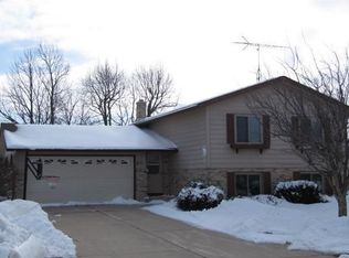 415 Berge St, Valders, WI 54245