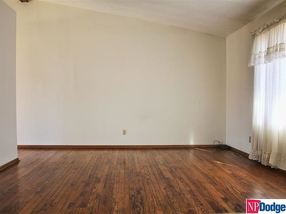 4th image of 3718 Cornhusker Dr