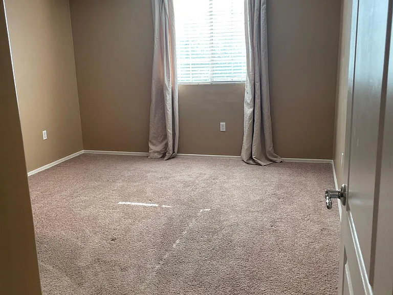 Master BR with attached bathroom and walk in closet