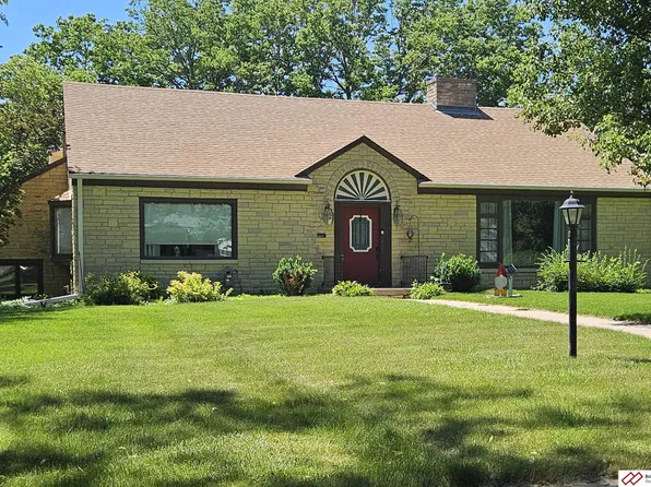 803 N 7th St, Beatrice, NE 68310