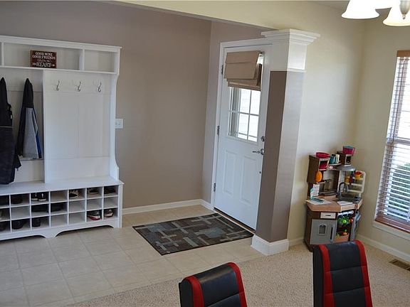 2nd image of 1009 Caxton Ln