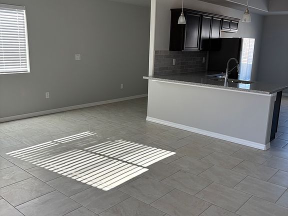 4th image of 786 Vista Grande Dr