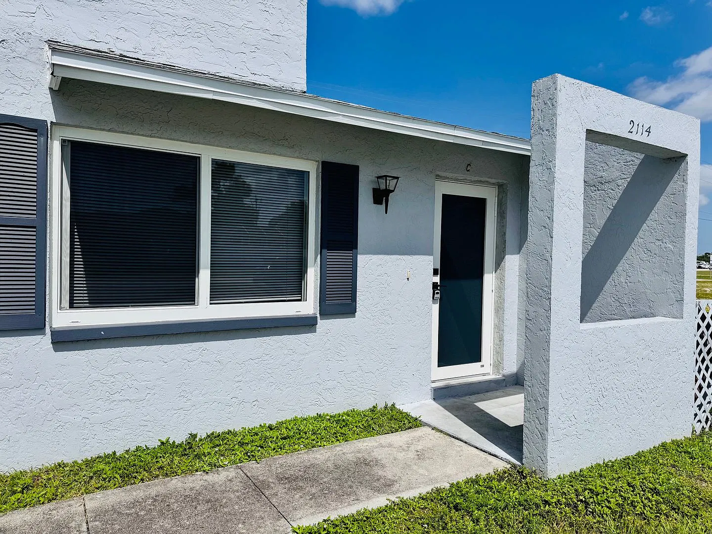 1 Bedroom 1 bath Ground Floor unit. Available for Immediate Move In. — Photo 1