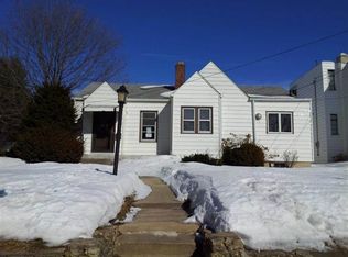1270 W American St, Freeport, IL 61032