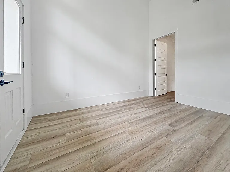 Holy Cross Apartments — Photo 43