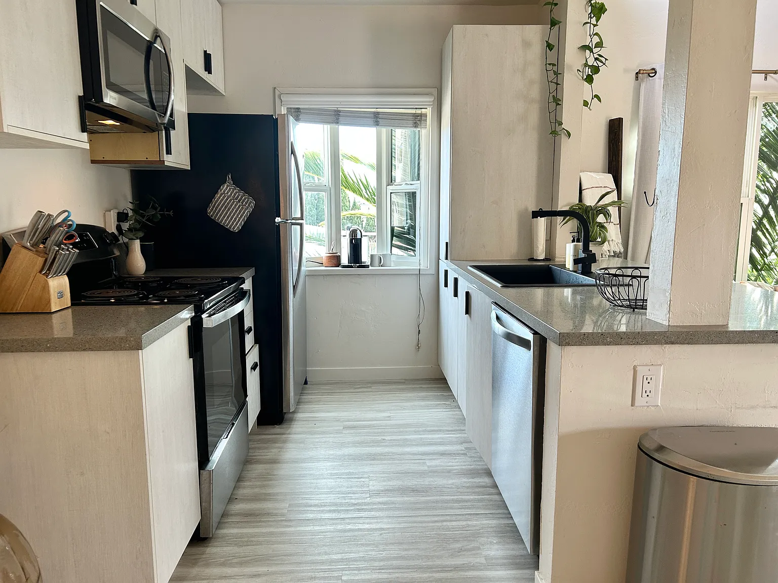2 bed, 1.5 bath, 950 sqft, $4,500 — Photo 3