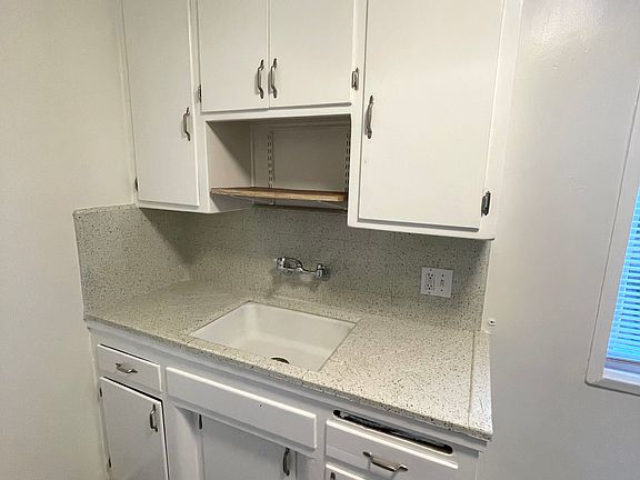 5th image of 23 Roswell Ave APT 2