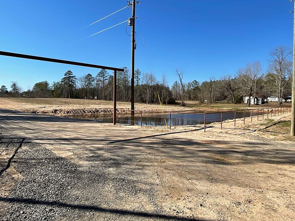 2nd image of 17 El Rancho Rojas Rd