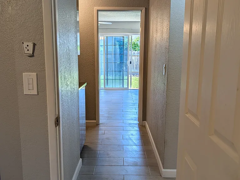 500 Fullerton Dr — Photo 8
