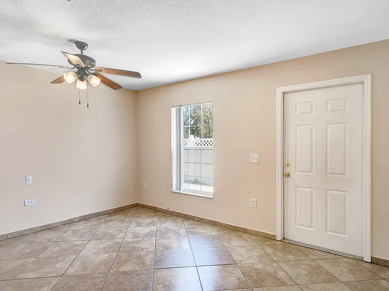 140 Jones Ln #B — Photo 10