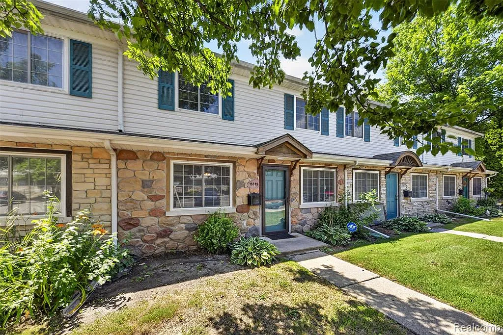 3 bed, 2.5 bath, 1716 sqft, $2,000 — Photo 2