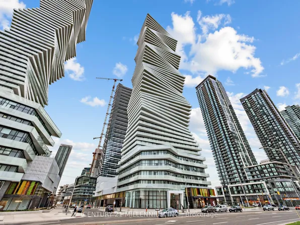 3900 Confederation Pkwy #4104, Mississauga, ON L5B 0K7