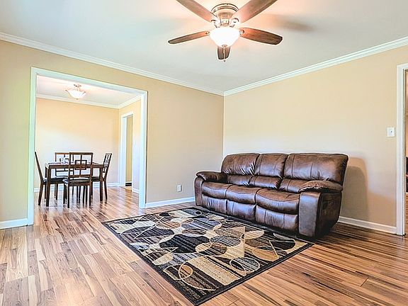 3rd image of 1301 Sassar St