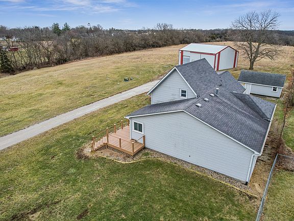 4th image of 1024 W Summit St