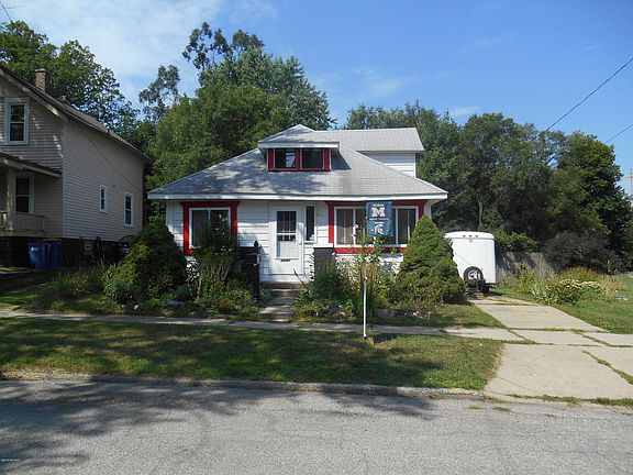 2nd image of 2047 Lafayette Ave NE