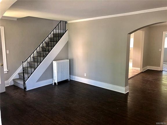 3rd image of 224 Heath St