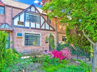 6741 Kessel St, Forest Hills, NY 11375