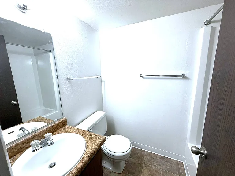 Charter Oaks Apartments — Photo 169