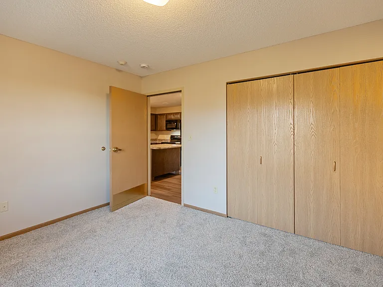 Kenyon Garden Apartments — Photo 24