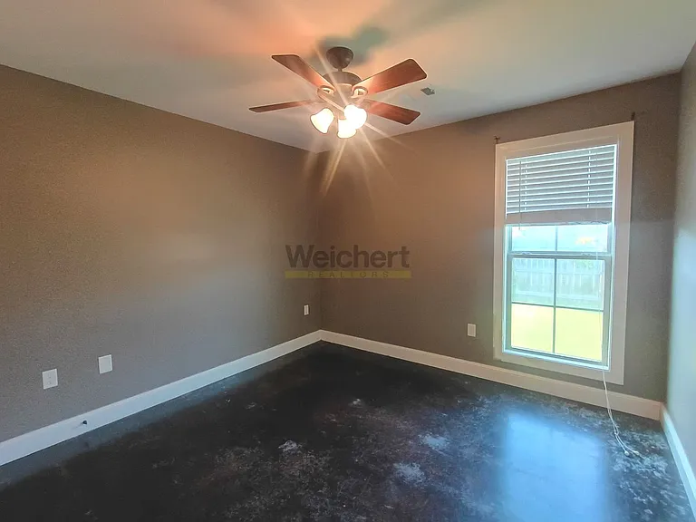 1112 Gregory Ct — Photo 17
