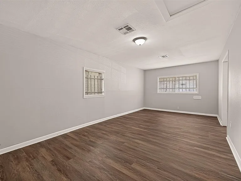 3815 Love St — Photo 8