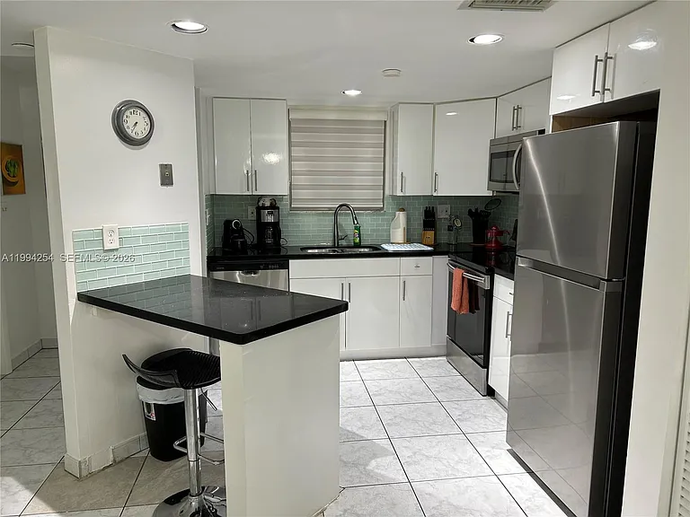 17801 N Bay Rd #203 — Photo 13