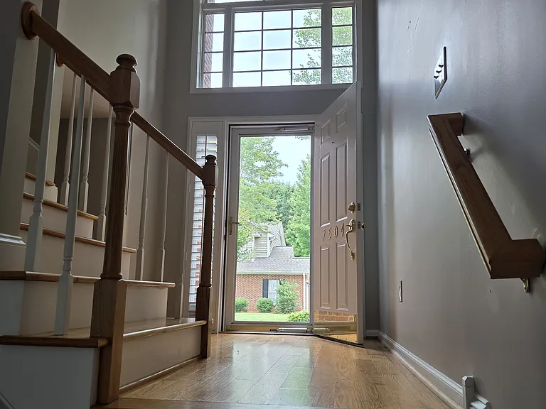 7504 Riverside Ct — Photo 5