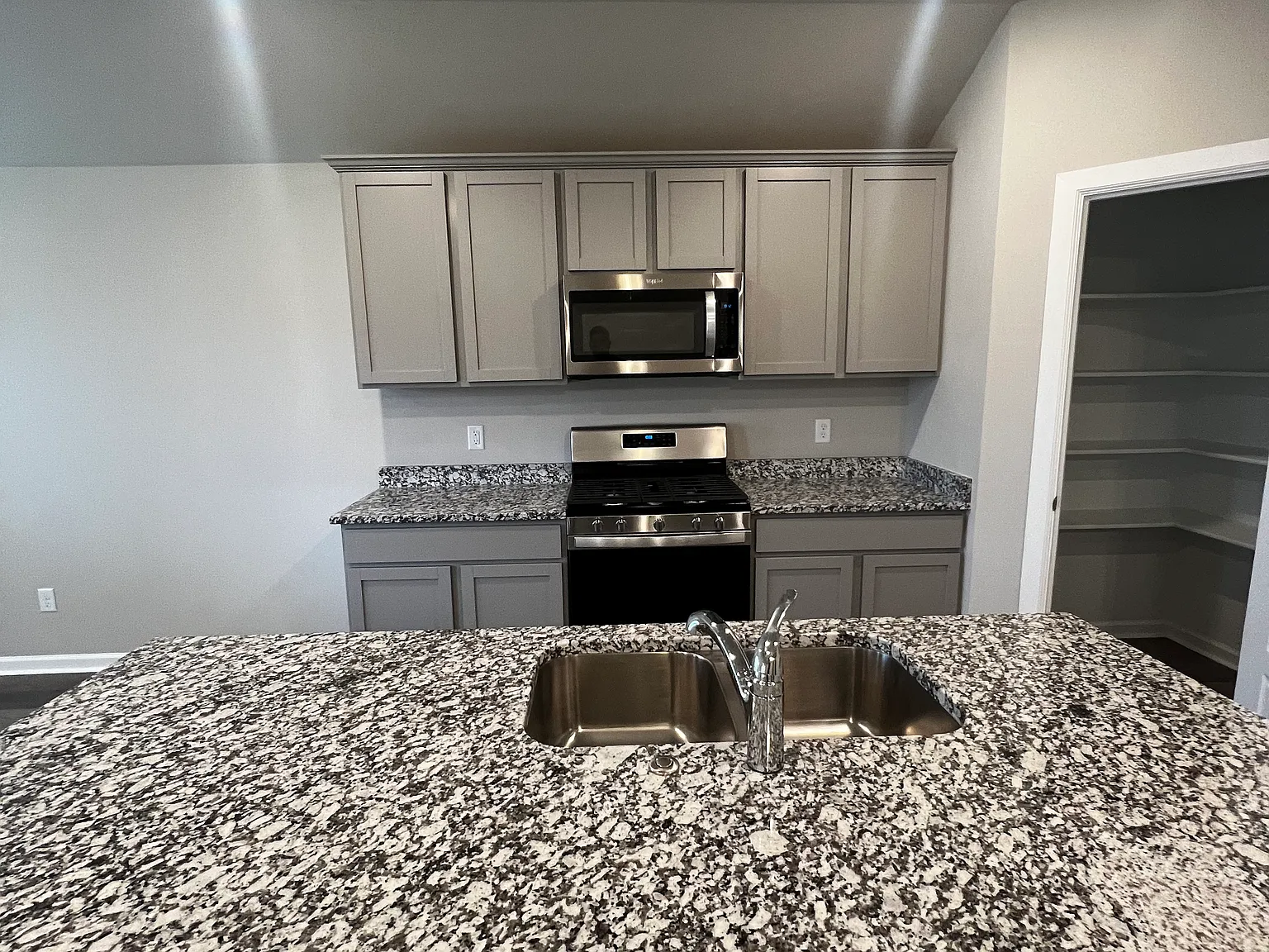3 bed, 1501 sqft, $1,900 — Photo 4