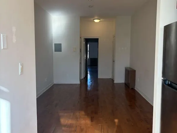 504 Seneca Avenue image 2 of 7